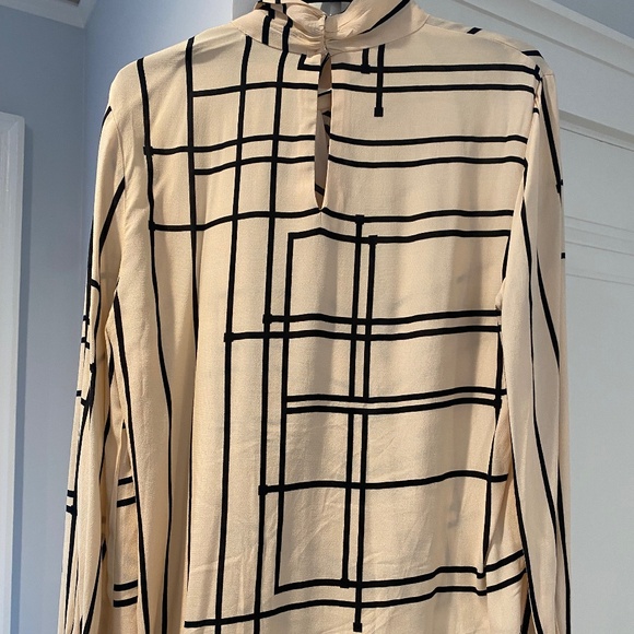 Mango Geometrical Orint Blouse - Picture 2 of 3